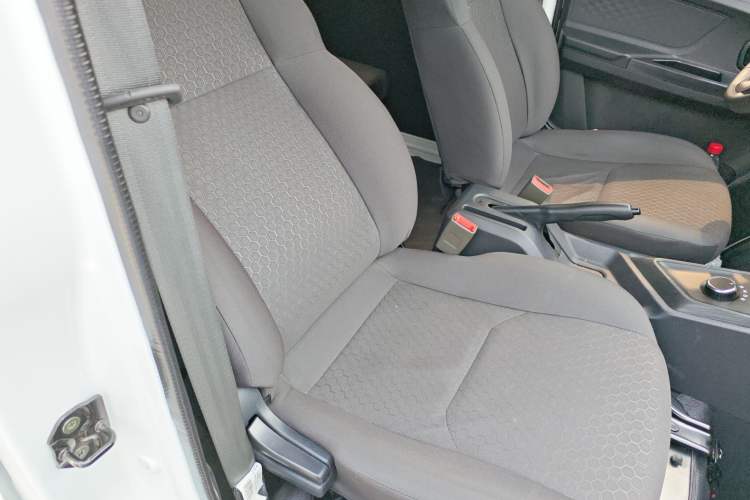 Used CHANGAN KAICHENG Ruixing EM80 2025 Passenger Version Comfort Model 7 Seats 300 km Side-Hinged Doors Right Front Seat