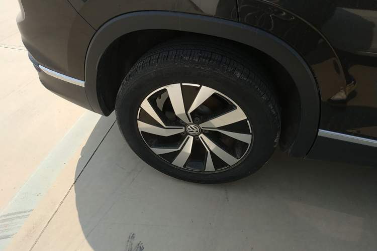 Used Volkswagen Tayron 2020 280TSI Two-Wheel Drive Luxury Connect Edition Right Rear Wheel Hub