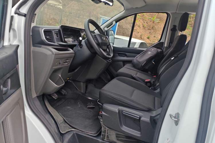 Used Ford Transit 2023 2.0T Gasoline Manual Multifunction Commercial Vehicle Short Wheelbase Low Roof 5/6 Seats