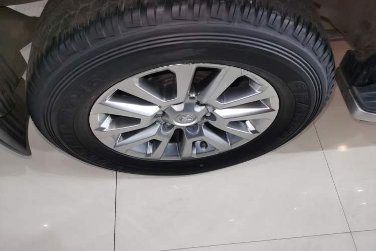 Used Toyota Prado 2018 3.5L Automatic TX-L Right Rear Wheel Hub