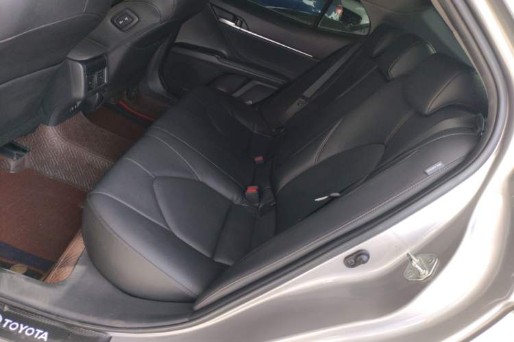 Used Toyota Camry 2021 2.0G Luxury Edition
