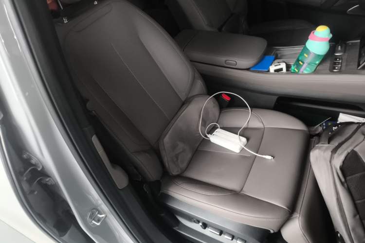 Used Nio ES7 2022 75 kWh Right Front Seat