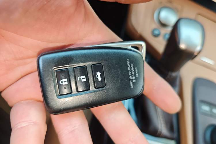 Used Lexus ES 2017 300h Mark Levinson Comfort Edition
