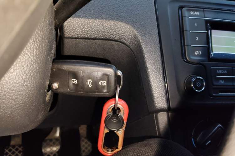 Used Volkswagen Santana 2016 1.6L Manual Fashion Edition