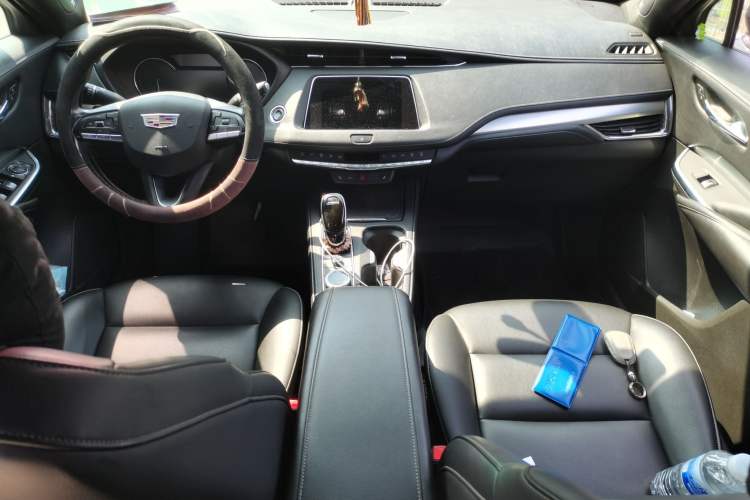 Used Cadillac XT4 2020 28T Two-Wheel-Drive Leading Version
