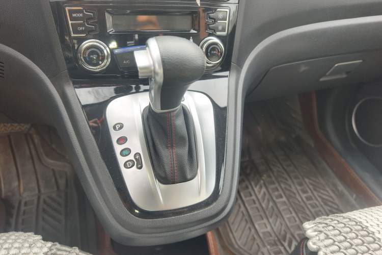 Used Haval H6 2013 Upgraded Model 2.4L Automatic Two-Wheel Drive Elite Version Gear Lever