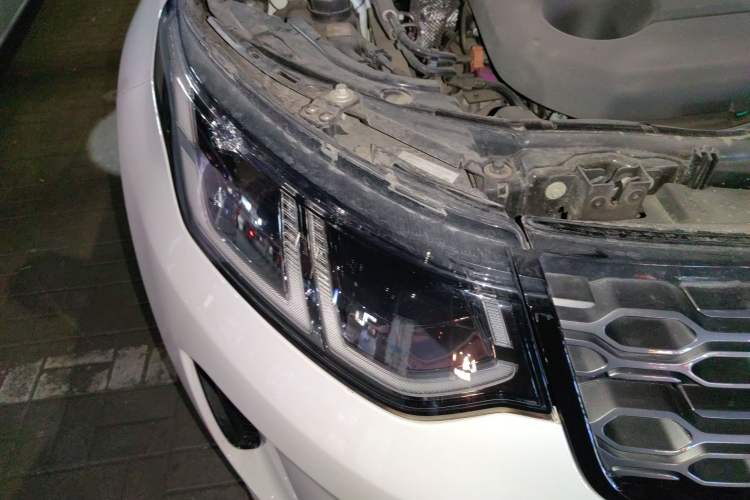 Used Land Rover Discovery Sport New Energy 2021 P300e Performance Tech Edition Right Front Headlight