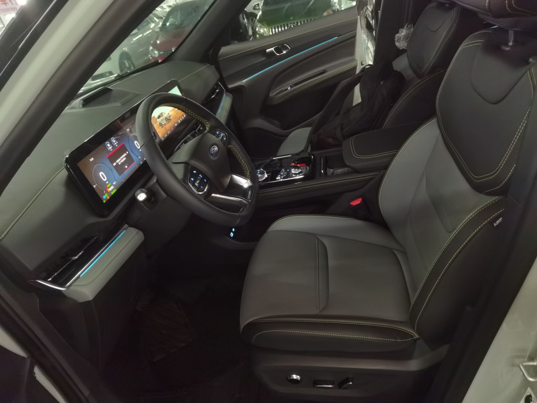 المقاعد الأمامية داخل السيارة