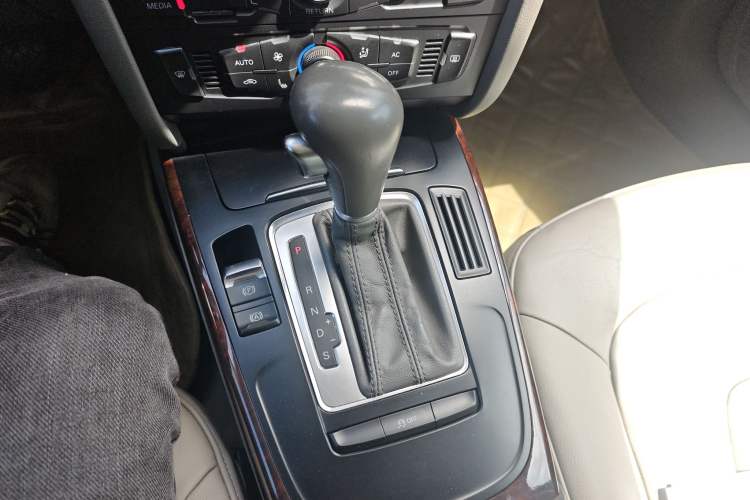Used Audi A4L 2011 2.0 TFSI Standard Model Gear Lever