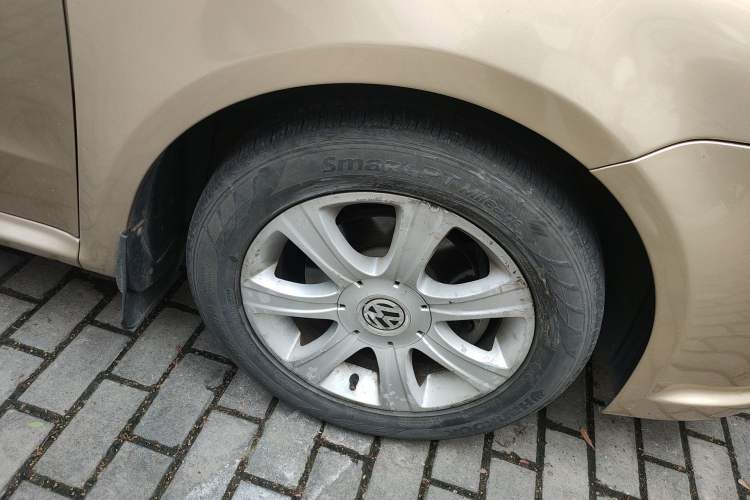 Used Volkswagen Lavida 2011 1.4 TSI DSG Prestige Edition Right Front Wheel Hub