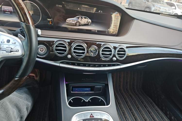 Used Mercedes-Benz Maybach S-Class 2019 S 450 4MATIC Audio And AC Panel