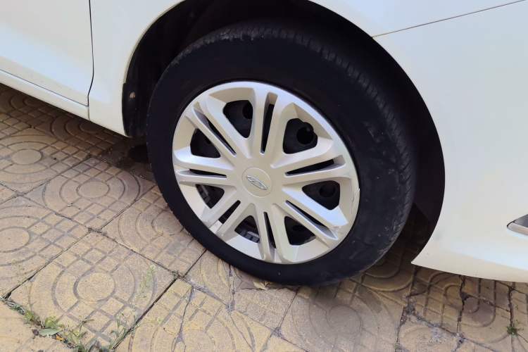 Used Chery Fengyun 2 2015 1.5L Manual New Edition Right Front Wheel Hub