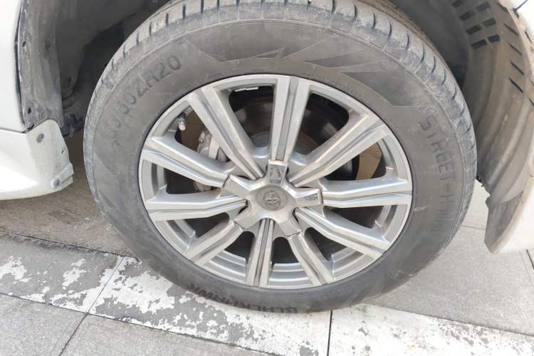 Used Toyota Land Cruiser 2015 4.0L V6 Middle East Low-Trim Version Right Front Wheel Hub