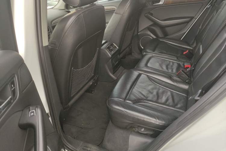 Used Audi Q5 2015 40 TFSI Comfort Model Left Rear Seat
