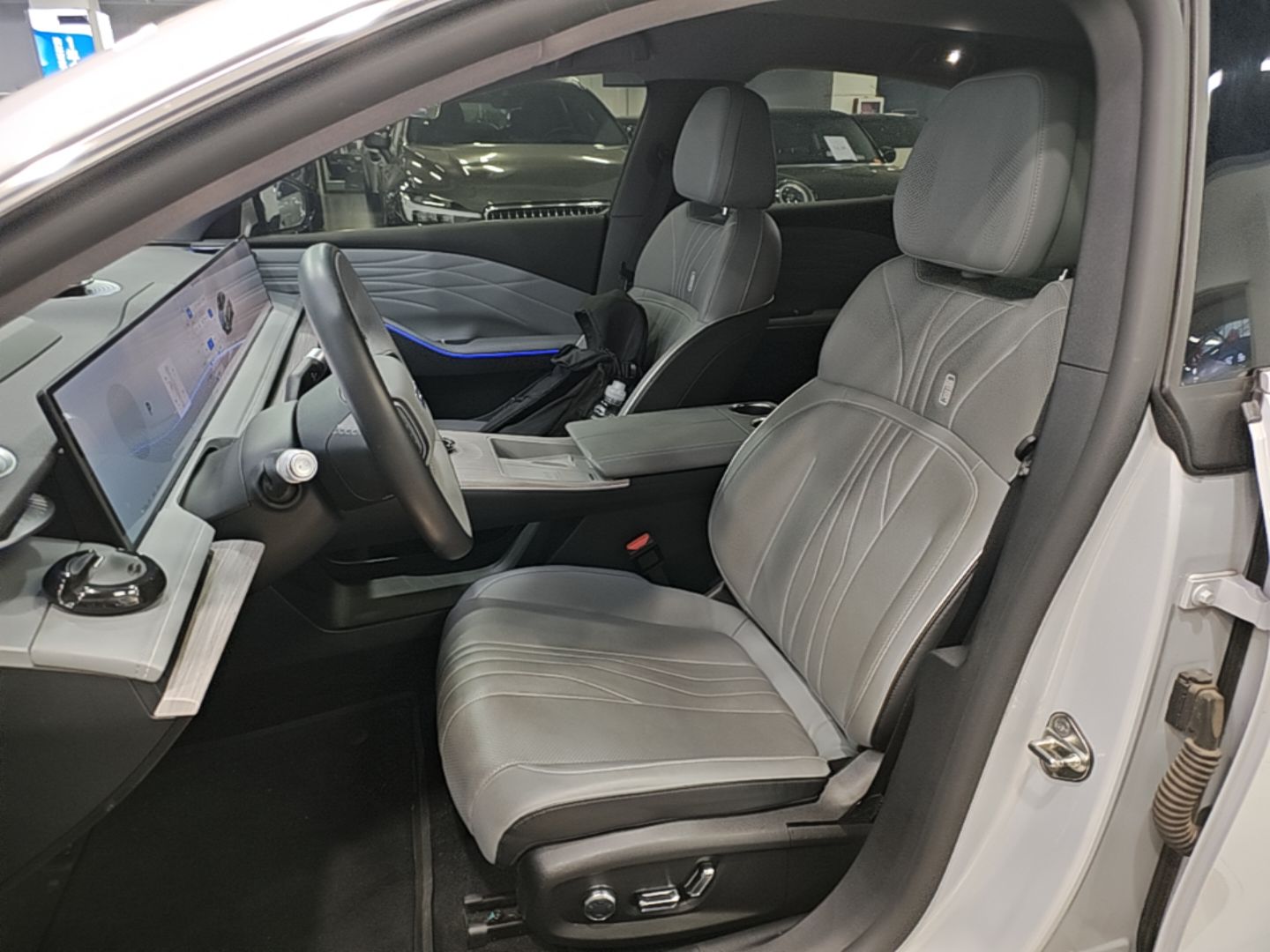 Geely Galaxy E8 2024 550 km Range Rear-Drive MAX — снимка 17