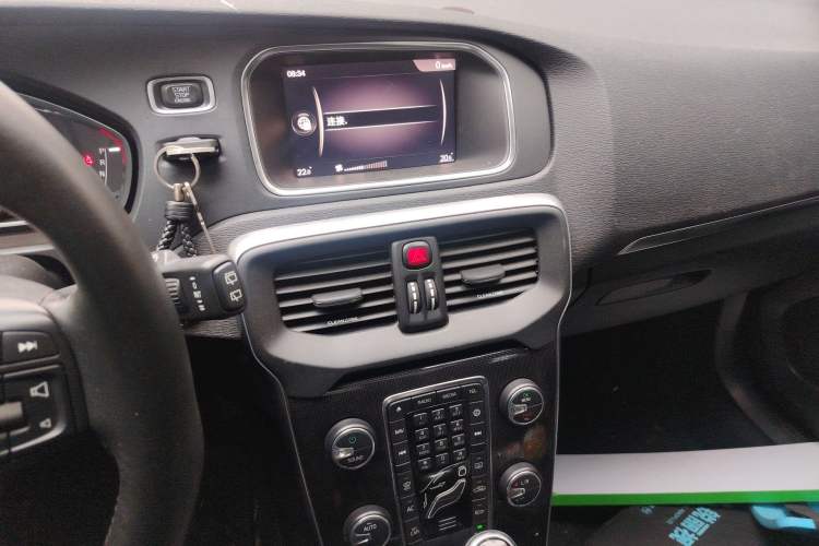 Used Volvo V40 2018 T3 Zhiyi Edition
