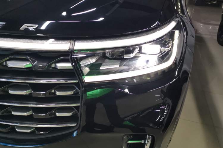 Used Ford Explorer 2023 EcoBoost 285 Four-Wheel Drive Titanium Edition 7-Seater Left Front Headlight