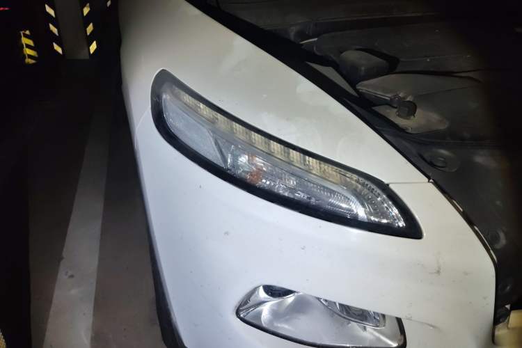 Used Jeep Cherokee 2016 2.4L Professional Smart Version Right Front Headlight