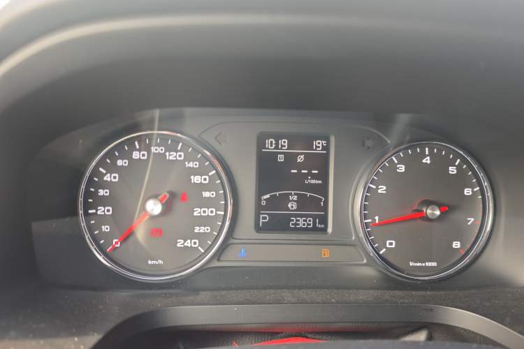 Used Roewe i6 2019 PLUS 1.6L CVT 4G Connected Flagship Deluxe Edition
