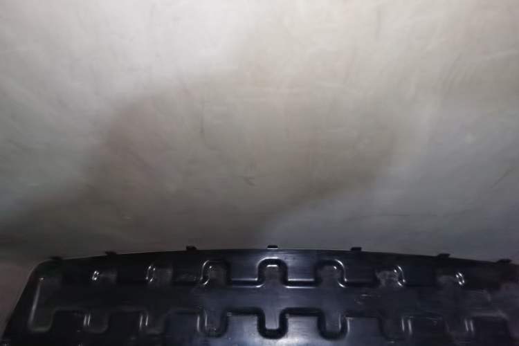 Used Iveco Daily 2017 2.8T V35 Box Truck Low Roof 3-Seater Model 43S5 Headliner