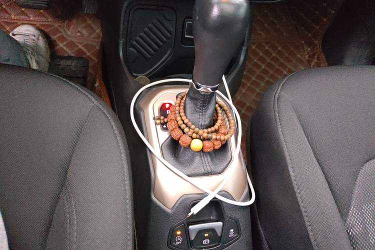 Used Jeep Renegade 2018 Connected Large Screen Version 180T Automatic High-Energy Edition Gear Lever