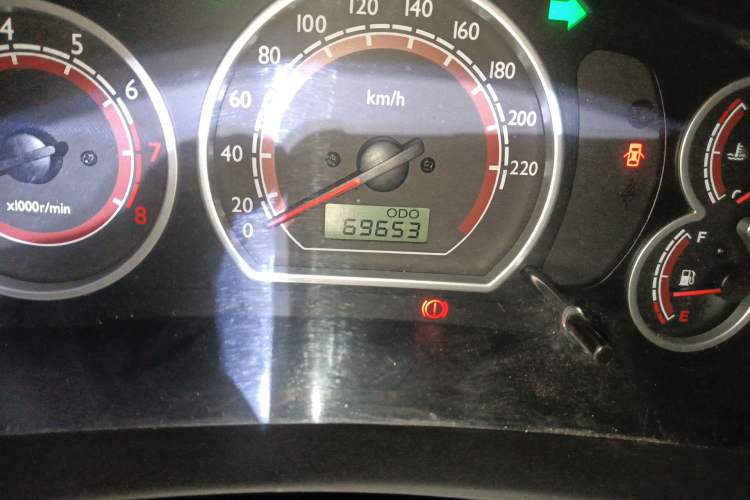 Used Soueast V3 Lingyue 2013 Revised Version 1.5L Manual – Affordable Edition Odometer Close Up