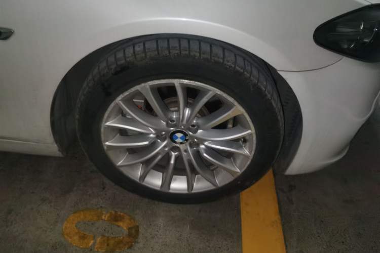 Used BMW 5 Series 2014 525Li Luxury Design Package Right Front Wheel Hub