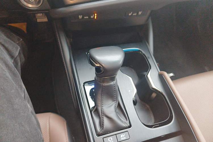 Used Lexus ES 2022 300h Deluxe Edition Gear Lever