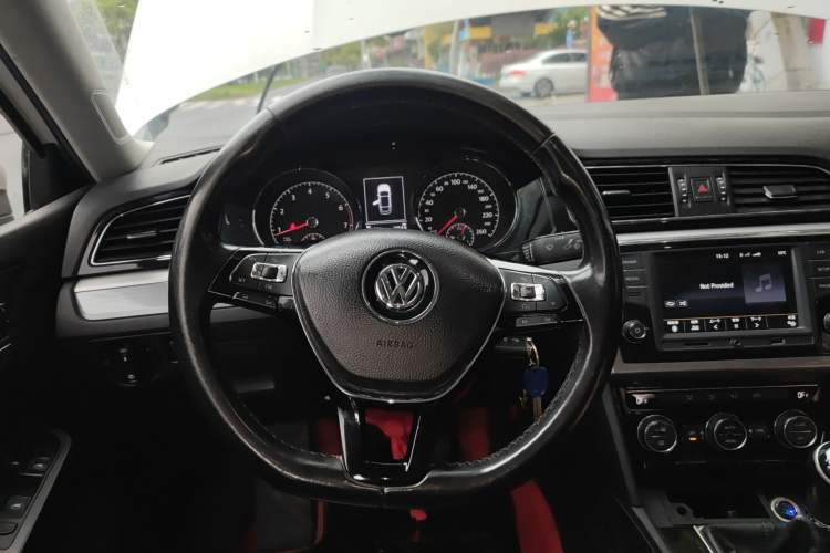 Used Volkswagen Lamando 2017 280TSI Manual Comfort Edition Steering Wheel