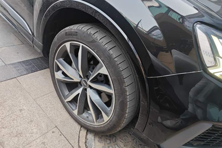 Used Audi Q7 2021 55 TFSI quattro S line Sport model
