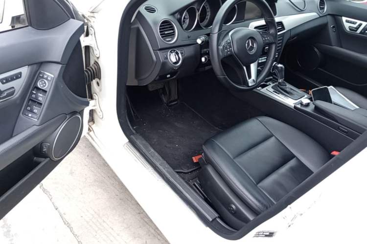 Used Mercedes-Benz C-Class 2011 C 200 Fashion Travel Edition
