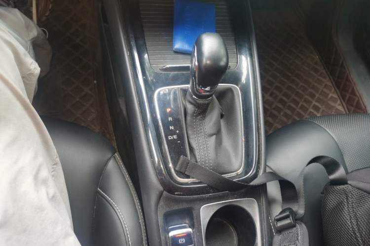 Used Roewe i5 2020 1.5L Automatic 4G Connect Luxury Flagship Edition Gear Lever