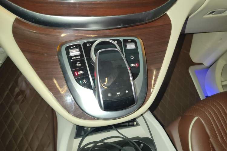 Used Mercedes-Benz V-Class 2018 V250 2.0T Middle East Version
