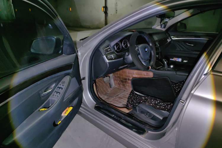 Used BMW 5 Series 2013 535Li Leading Model
