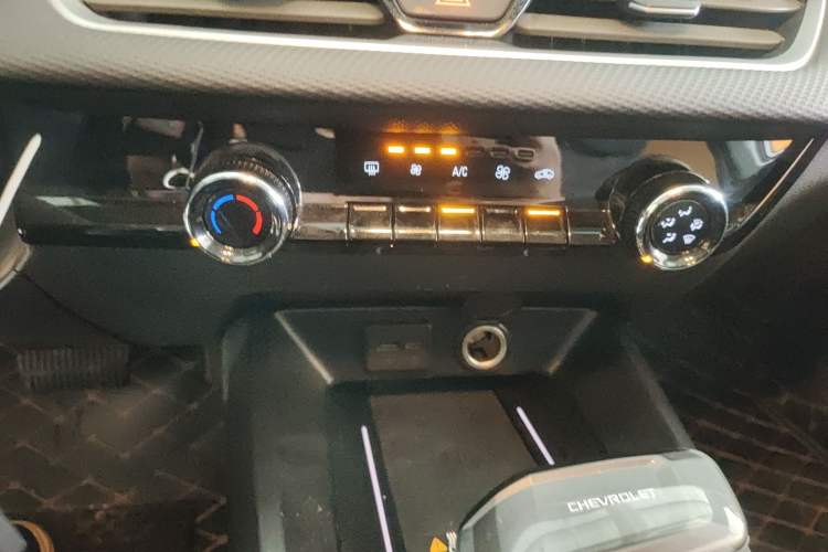 Used Chevrolet Monza 2024 1.5L Dual-Clutch Enjoyment Edition Audio And AC Panel