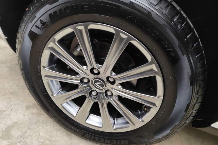 Used Lexus NX 2017 300 Front-Wheel-Drive Limited Edition Exterior 8