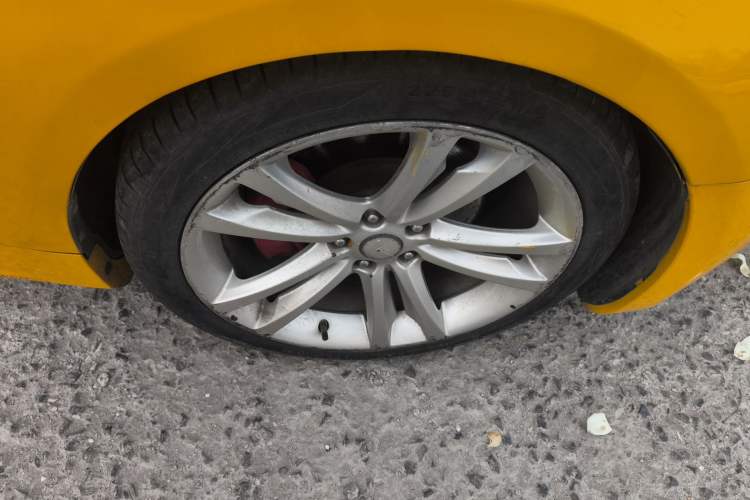 Used Hyundai Genesis Coupe 2009 2.0T Automatic Deluxe Edition Right Front Wheel Hub