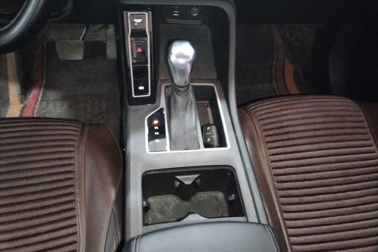 Used Roewe i5 2023 1.5L CVT Luxury Edition Gear Lever