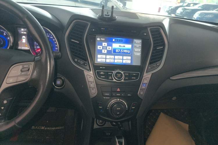 Used Hyundai Santa Fe 2015 2.0T Automatic 4x4 Smart 7-Seater
