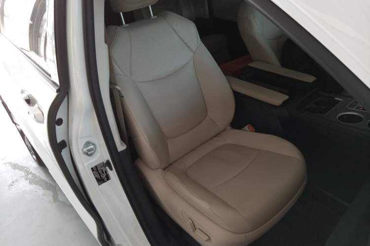 Used Toyota Granvia 2022 2.5L Hybrid Premium Edition