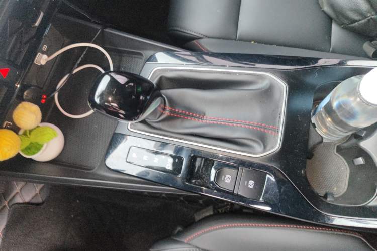 Used MG 5 2023 180 DVVT CVT Luxury Edition Gear Lever