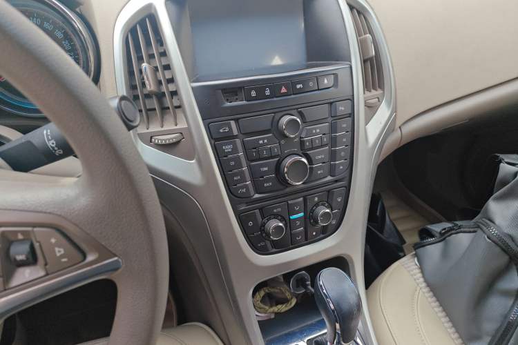 Used Buick GT 2012 GT 1.6L Automatic Comfort Edition Audio And AC Panel