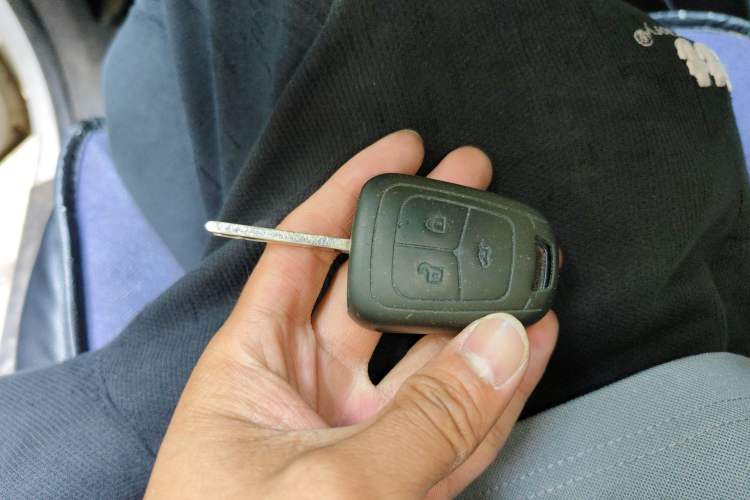 Used Chevrolet Aveo Sonic 2011 Sedan 1.4L MT SL