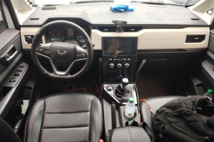 Used Wuling Hongguang PLUS 2019 1.5T Manual Luxury 7-Seater Center Console