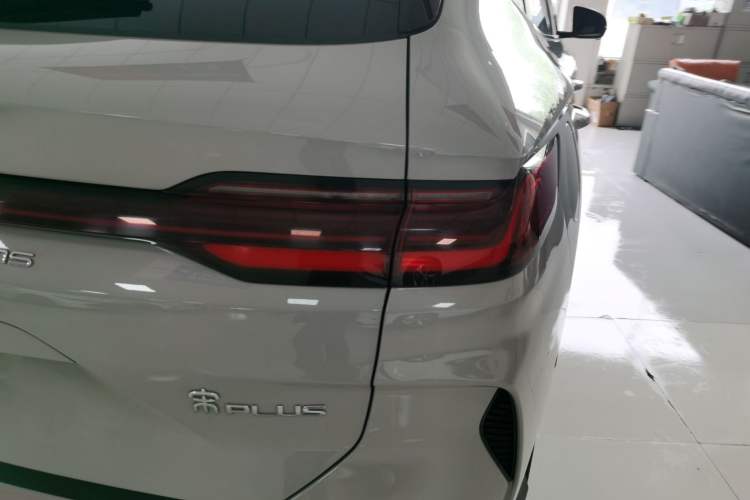 Used BYD Song PLUS New Energy 2024 HONOR Edition DM-i 110km Flagship Model Right Rear Taillight