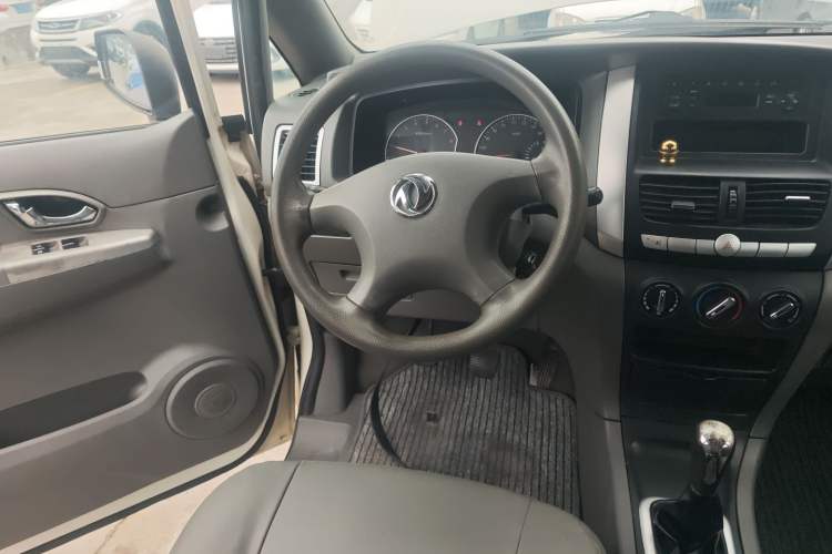 Used Dongfeng Shuaike 2013 Facelift 1.5L Manual Comfort 7-Seater China V Standard
