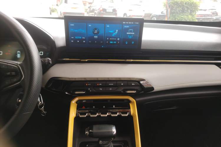 Used Baojun RS-3 2022 SOODA 1.5L CVT Pioneer Edition Audio And AC Panel