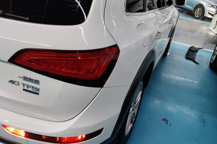 Used Audi Q5 2017 Plus 40 TFSI Technology Model
