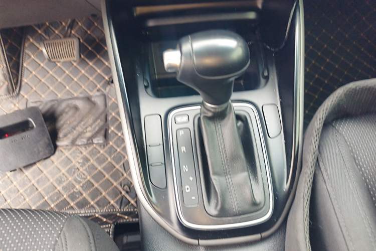 Used Kia Carens 2013 2.0L 7-Seater Automatic Standard Version China IV Standard
