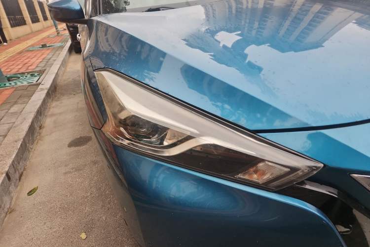 Used Nissan Lannia 2016 1.6L CVT Cool Edition Right Front Headlight